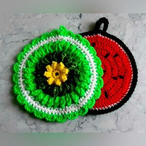 Set of 2 vintage crochet pot holders